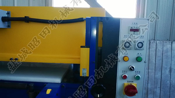 30吨自动平衡精密四柱裁断机时间继电器图片